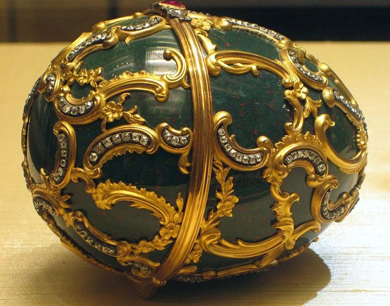 By 1885 the House of Fabergé was held in such high esteem by the Tzar and his family and court, that the company was awarded the title Goldsmith by special appointment to the Imperial Crown.