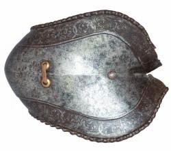 215 216 215 A FINE SOUTH GERMAN ETCHED COUTER FOR LIGHT FIELD USE, THIRD QUARTER OF THE 16TH CENTURY, POSSIBLY AUGSBURG for the left elbow, made in one piece, open at the rear, shaped to the point of