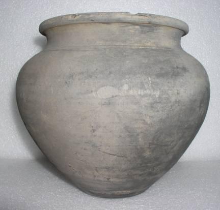 Fig. 5.3. Pot (type P1) in reduced ware produced locally in the vicus of Tienen. Interestingly the cemetery assemblage is composed slightly differently than the daily waste assemblage.