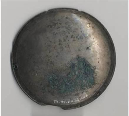 Bronze colour The field bronze colour was added to the database for diverse reasons (table 2.14). First of all it is considered important to register the colour of bronze objects upon retrieval (fig.