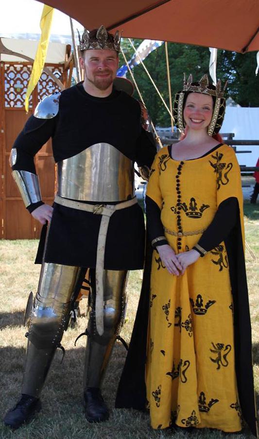 THE NORTHERN SENTINEL A QUARTERLY PUBLICATION OF THE PRINCIPALITY OF TIR RIGH AS LII FALL 2017 New King and Queen from Tir Righ At July Coronation, An Tir witnessed the elevation of Tir Righ s own