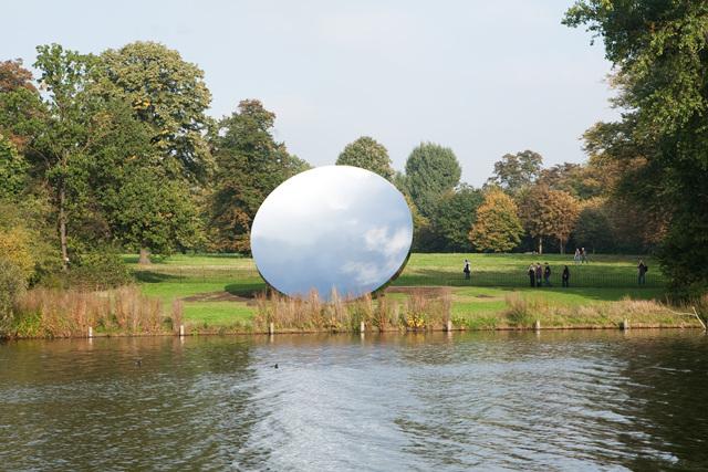 Sky Mirror, 2006 Stainless steel, Diameter 10 m Kensington Gardens, 2010-11 Photo: Tim Mitchell, Image Anish Kapoor Image provided by Kukje Gallery In addition to the twists, Kapoor will show the