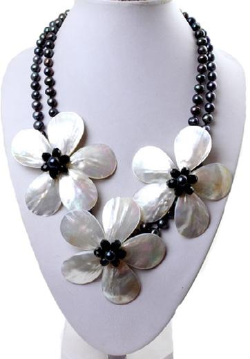 Freshwater Pearl Flower Necklace.