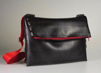 REVAMP SIMONA Simona is our response to the need for a neat handbag