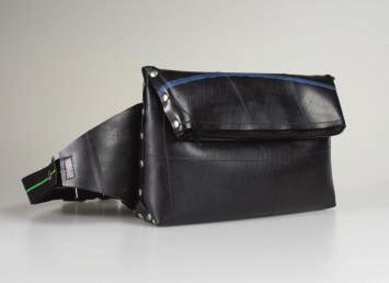 REVAMP JEAN-LUC Compact messenger bag that will