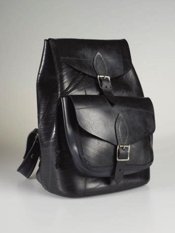ADE Retro-style medium-sized rucksack that looks great on guys and girls.