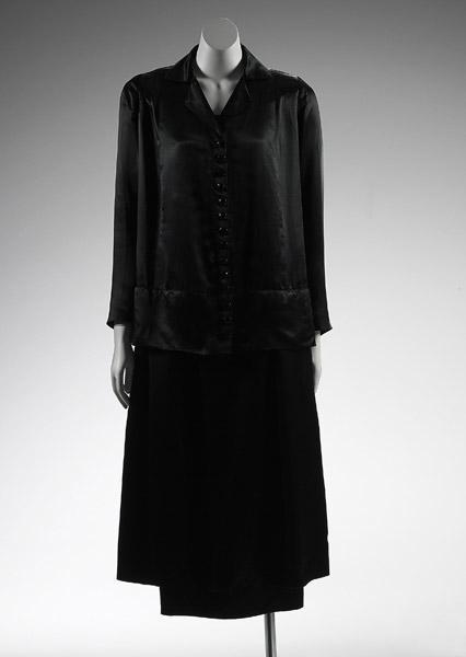 The little black dress In 1926 Chanel s little black dress was pictured in Vogue being called Chanel s Ford like Model T.