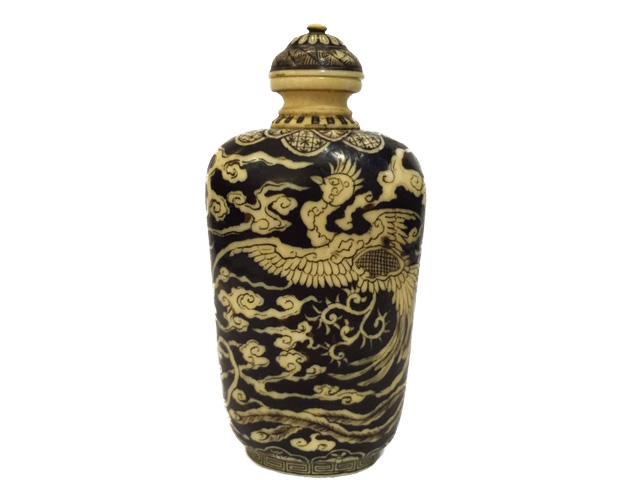 Dragon & phenix Imperial couple Japanese ivory snuff bottle of cylindrical shape.