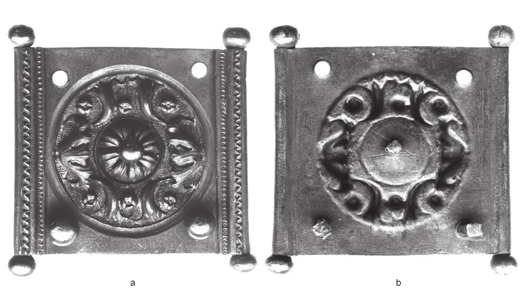 286 Janka ISTENIČ Fig. 5: A military belt-plate (Zn 149) from the River Ljubljanica at Bevke: (a) front, (b) back.