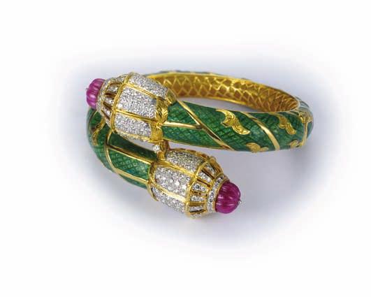 Ishu Datwani Classic jewellery has come back in fashion. People are buying plain diamond jewellery or fusion jewellery. Diamonds are moving very well.