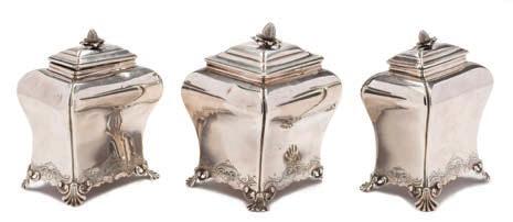 * 250-300 345 A George III swing handled cake basket, maker Robert Hennell I, London 1787 of oval outline,