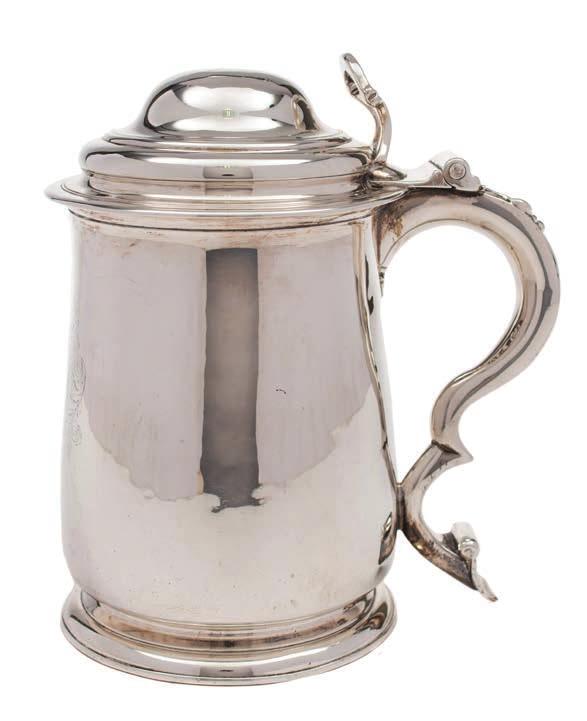62 366 A George II silver tankard, maker Thomas Farren, London, 1733 crested, of cylindrical form, having a stepped domed