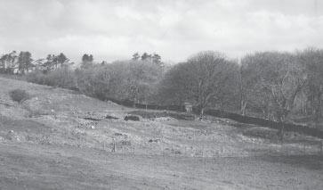 12 Fig. 5 - General view of site from South West. Note march dyke crossing the eastmost portion. B2 and forming the south wall of enclosure E.