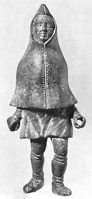 unknown. Statue of a Treveri peasant. Gallo-Germanic. Date Tunics: We know from various sources, written and archaeological, that Celtic tunics varied from the sleeveless tunic of the Roman empire.