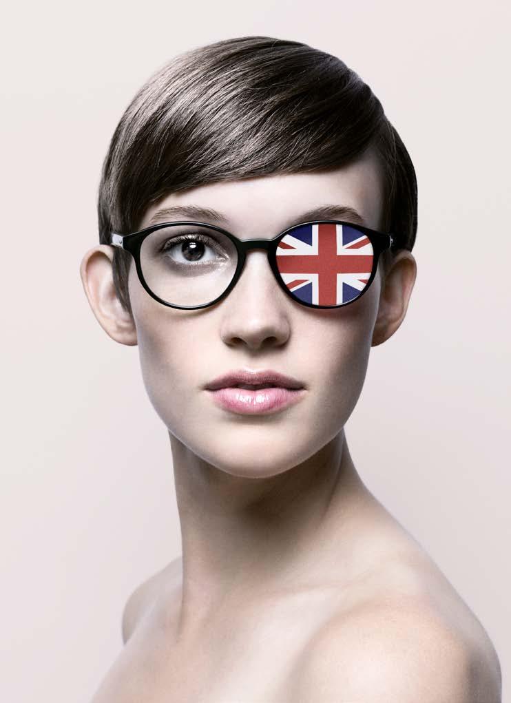 1167 in Black 1167 Cerebral and intellectual, this is a classic acetate pantoscopic optical, perfectly light with a subtle keyhole nose bridge.