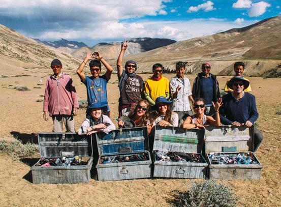 The association works to aid populations which live in areas of extreme, harsh sunlight, in the Himalayan range, the Andes or in Siberia, by providing them with sunglasses to protect their eyes from