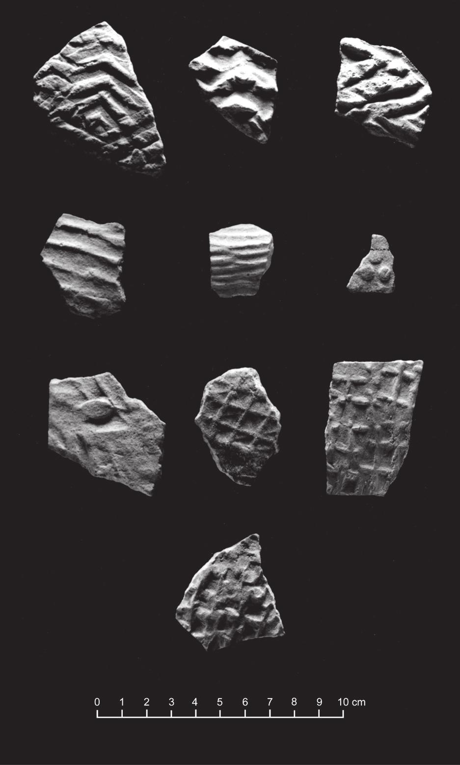 266 Geoffrey Clark a dispersed and dimpled surface. Body sherds decorated by wavy impressions exhibit greater variability in pattern.