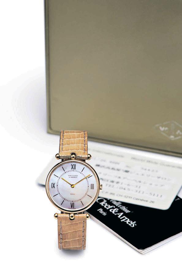 2004 VAN CLEEF&ARPELS A YELLOW GOLD WRISTWATCH WITH MOTHER-OF-PEARL DIAL REF. 18101, CASE NO.