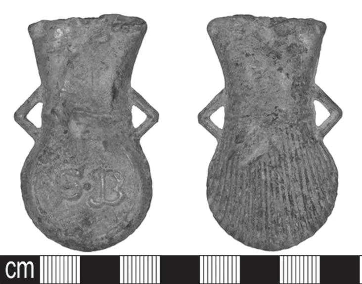 The flask-shaped ampulla measures 53.9mm by 33.5mm by 11.9mm and weighs 61.6g. It has a slightly expanded neck and a small pointed suspension handle projecting from each side.