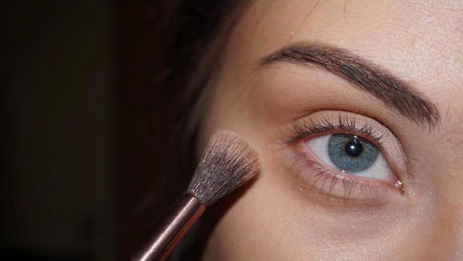 5 sculpt your eyes For the eyes, you want to focus on the sculpting rather than creating a vibrant look. Take a contour shade and sculpt the crease, and then create a fake under eye bag.