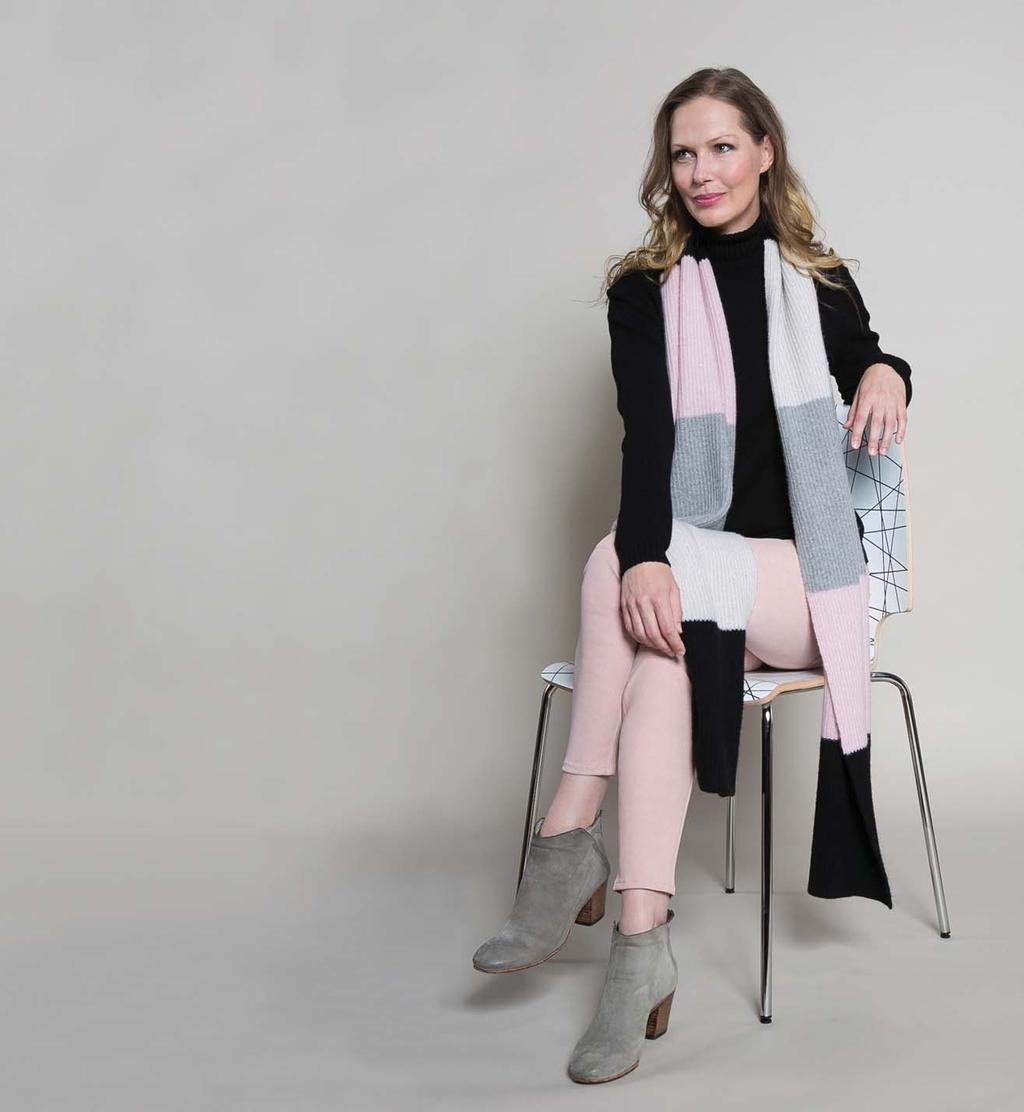 THE OVERSIZED COLOUR BLOCK SCARF in 100% cashmere.