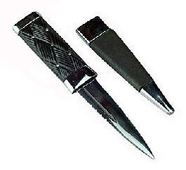stylish, this sgian dubh is a perfect accessory for both casual or formal occasions or as a nice little gift.