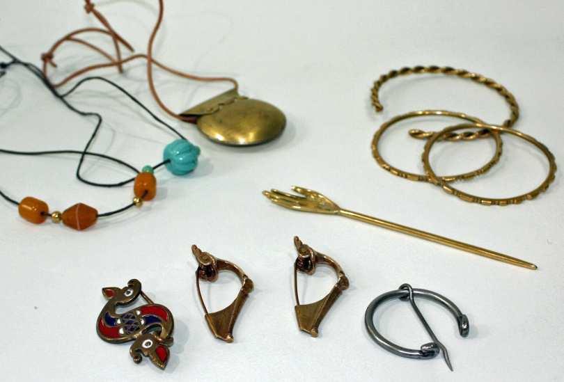 Clothing and Adornment Artefacts in Trunk Bulla Dragonesque brooches x 2 Penannular brooches x 6 Bangles x 4 Twisted wire bangle Trumpet brooches x 2 Shoes x 2 pairs Sandals x 2 pairs Spare belts x 2