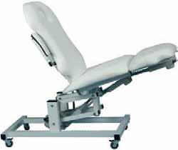 5cm thick upholstery, has lockable wheels and is fully CE compliant. Hand held electric lift controller gives smooth and silent height adjustment. The headrest and footrest are gas-lift assisted.