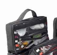 No.180 TINTAMAR EASY VANITY BAG BLACK SR 195 This traveling bag in water-resistant nylon allows you to carry along your cosmetics and toiletries with utmost