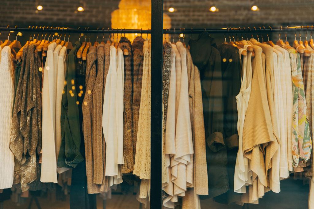 clothes than a lot of less expensive, lower quality clothes The Savvy Shoppers "I shop for versatile clothing I can wear on a lot of occasions" 87% 82% 92% "I usually have a budget when I shop for