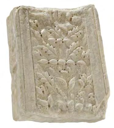 11 SUPPORT Palazzo Poli ollection White marble fragment of pillar of parallelepiped shape decorated