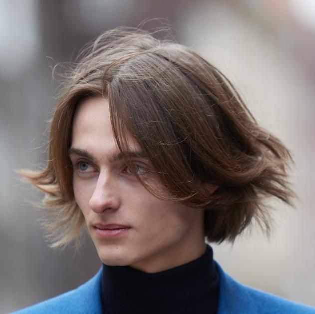 To style men s long hair Distribute approx. 5 splashes of Salt Water Spray no. 14 or 15 in the wet hair. Salt Water Spray no. 14 or 15 Hairdryer Copenhagen Hair Powder no. 89 Styling Paste no.