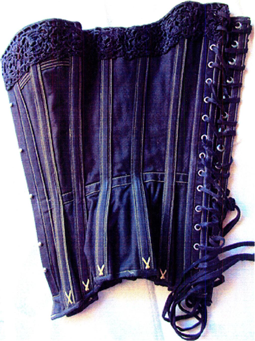 other corset that I made before, this was the first one with a weight comparable with an antique one.