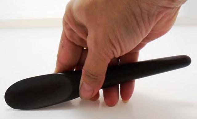 The handle can also be used as a reflexology, pressure point massage tool.