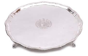19. An Edward VII Arts and Craft influenced quaiche, of hammered design, the circular bowl with two shaped and pierced handles on a circular base, 25 cm wide, maker George Maudsley Jackson and David