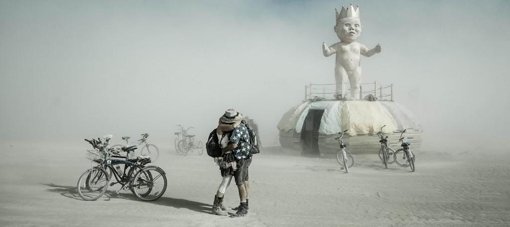 3 The discussions Between an artist, their collector and gallerist Eric Bouvet, Burning Man, 2012, 3 000, courtesy galerie HEGOA The artist and the collector are two sides of the same coin.