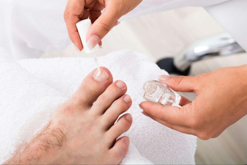 Lunula Cold Laser Therapy Cold laser therapy is a relatively new and by far the most convenient treatment. The foot is placed under a laser that produces no heat.