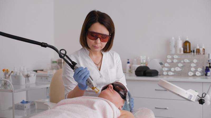 Laser therapy Laser therapy is recommended for papules and pustules, rather than cysts, nodules, whiteheads or blackheads.