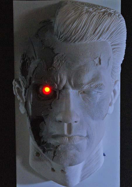 I primered the bust in flat white and gray, white for the human flesh areas and gray for endoskeleton areas.
