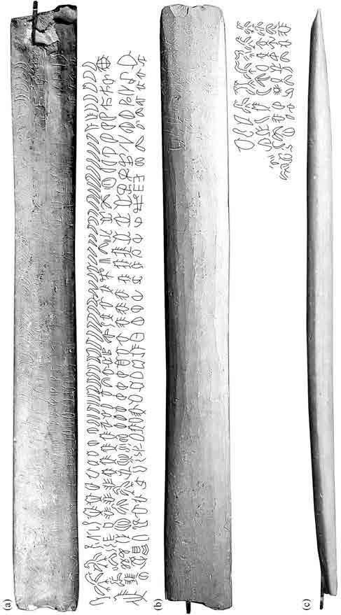 138 JOURNAL DE LA SOCIÉTÉ DES OCÉANISTES he panels show: a) completely inscribed side a, with tracing thereof; b) partially inscribed side b, with tracings thereof and c) proile view of the cast