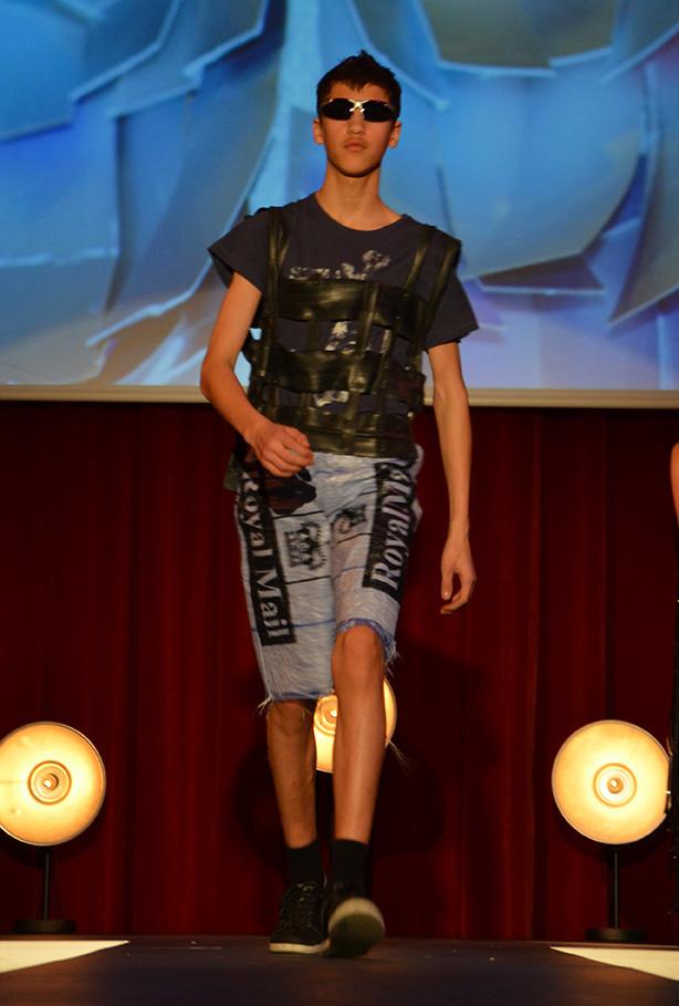Here are some images of trashion clothes made by schools in Europe. Above images taken from www.rootandshoots.