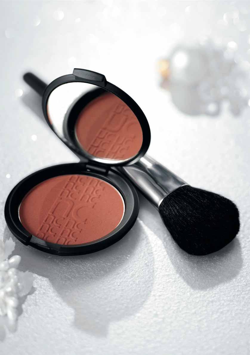 get a golden glow nc Bronze Glow Silk Bronzing Powder warms the skin tone to create a soft, golden glow while natural