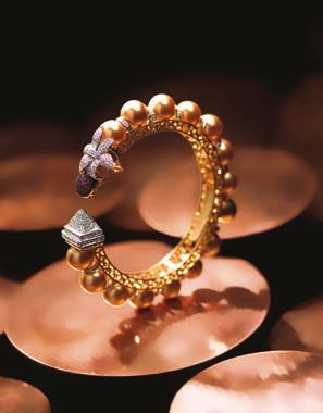 The Cappuccino Collection, an arm of Dinal Diamonds (established in 1971), sources its champagne