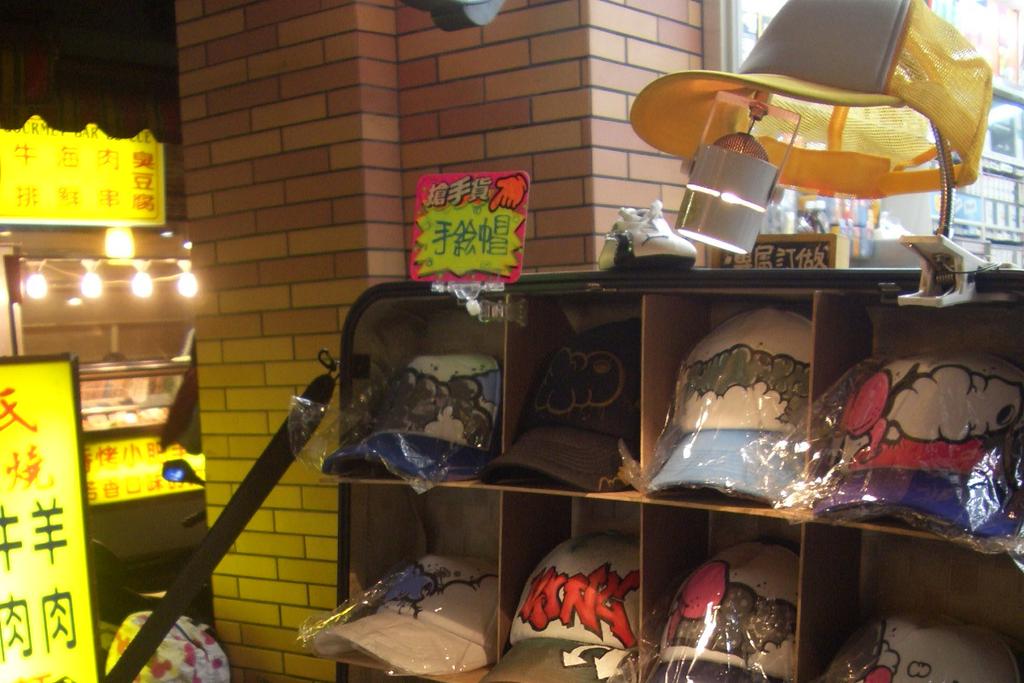 The famous handmade brand shops in Sheda are Yumegatari, 在玩 在玩, 在玩 romis etc.