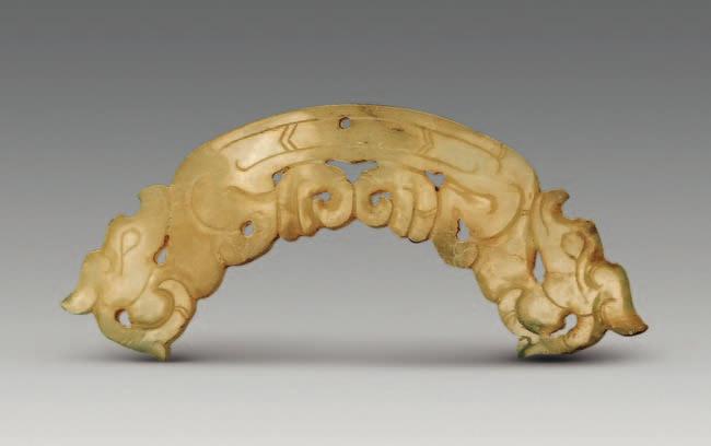 0 cm long (Figs. 5:8; 12). Four xi pendants, all carved. Two kui 夔 dragon-shaped xi pendants, identical in size and shape. M3:38 and M3:39 are kui dragons with their mouths open and their teeth bared.