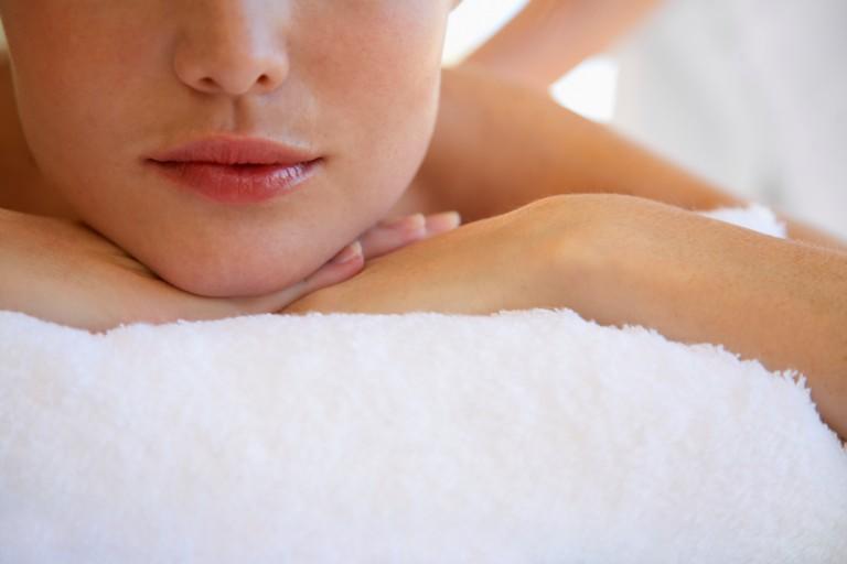BODY BEAUTY TREATMENTS - BEAUTY THERAPY MENU 40 BODY PEELING AND HYDRATION 35 It is ideal after a steam bath or a hot bath.