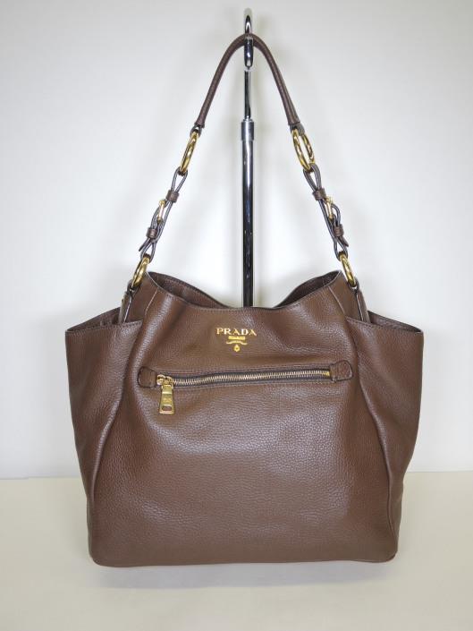 PRADA Chestnut Brown Pebbled Leather Hobo Purse Sold in one day for $599. 01/05/19 A great functioning shoulder bag can make all the difference when you are hauling your whole life with you.