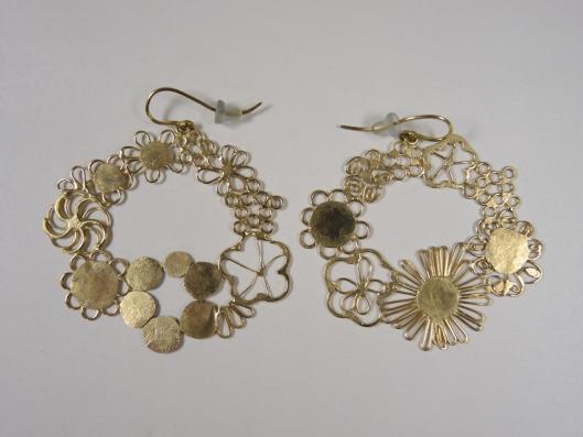 JUDY GEIB 18K Yellow Gold Floral Filigree Erewhon Hoop Earrings Retailed for $2800, sold in one day for $1000.