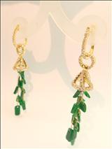 Estimate: $1,500 to $1,800 Lot: 090 A PAIR OF 18K YELLOW GOLD 'A' TYPE GRAPE SHAPED JADEITE AND DIAMOND DANGLING PENDANT EARRING 18K 黄金天然 A 级帝王绿翡翠葡萄款钻石耳钉一对, 附本地南洋宝石证书 Each set with a