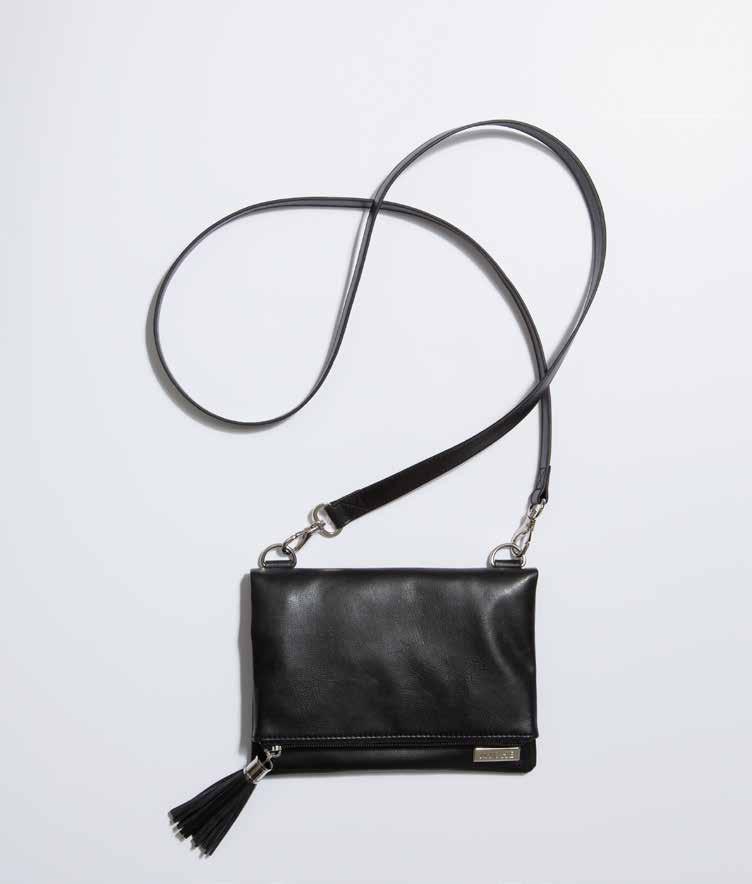 hip bag ( black) HIP BAG (BLACK) - SKU 9121 Clever design and the goes-with-anything benefit of her beautiful black colour make this Hip Bag a must-have for every Miche lover.